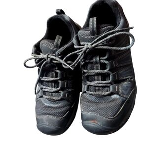 10 Keen‎ hiking tennis shoes